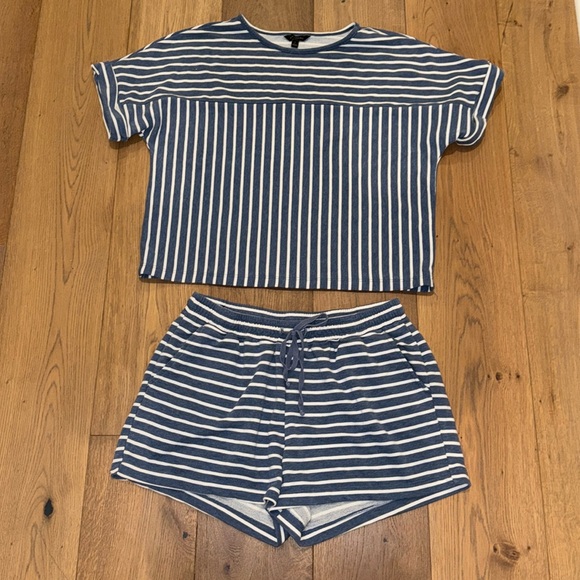 Banana Republic Knit Terry Dolman Top and Pull-On Short Set - Picture 2 of 5